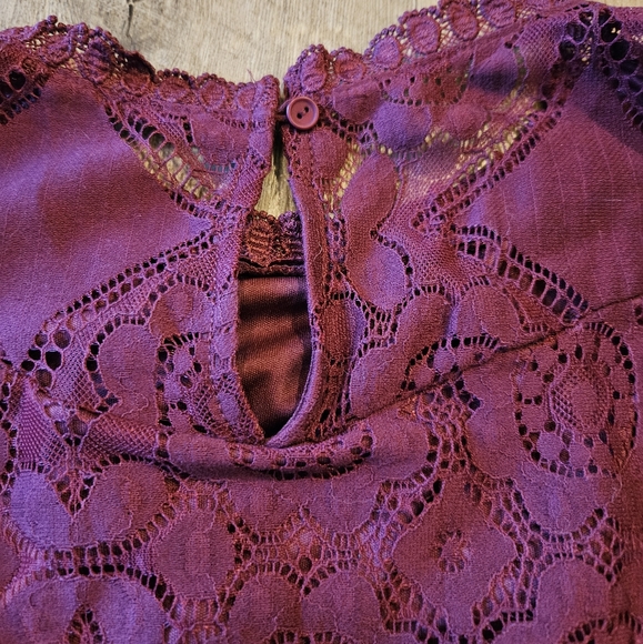 Doe & Rae NWT Burgundy Red Flowy Lace Dressy Tank Top Blouse | Small - Picture 5 of 9